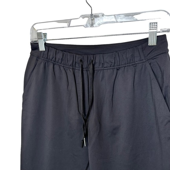 Lululemon Women’s Black Capri Athletic Pants 4 - Picture 6 of 8